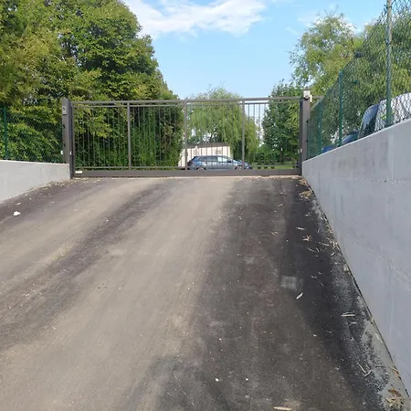 La Fattoria Ξενοδοχείο με διαμερίσματα Λατζίζε