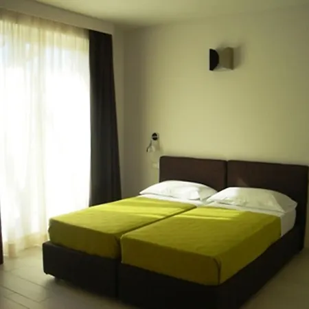 Ξενοδοχείο με διαμερίσματα La Fattoria Λατζίζε