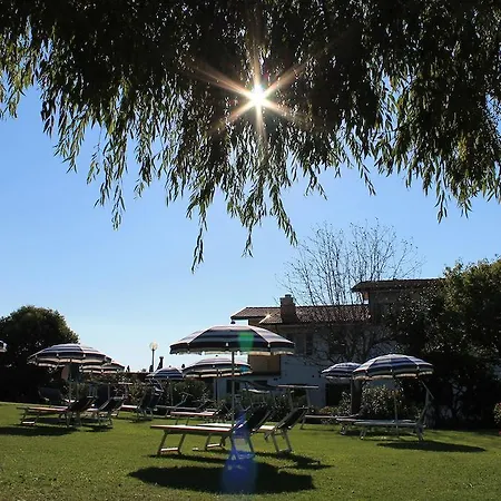 Ξενοδοχείο με διαμερίσματα La Fattoria Λατζίζε